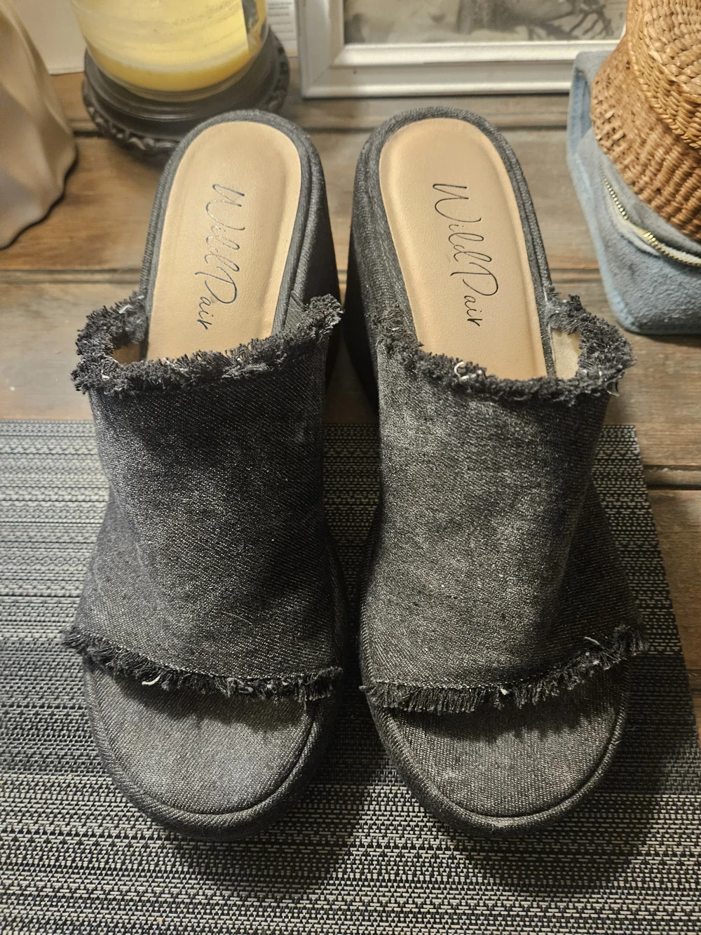 WILD PAIR WOMENS FUNKY PLATFORM SLIDES.BLK/GREY/BLUE DENIM W/ FRAYED EDGES.